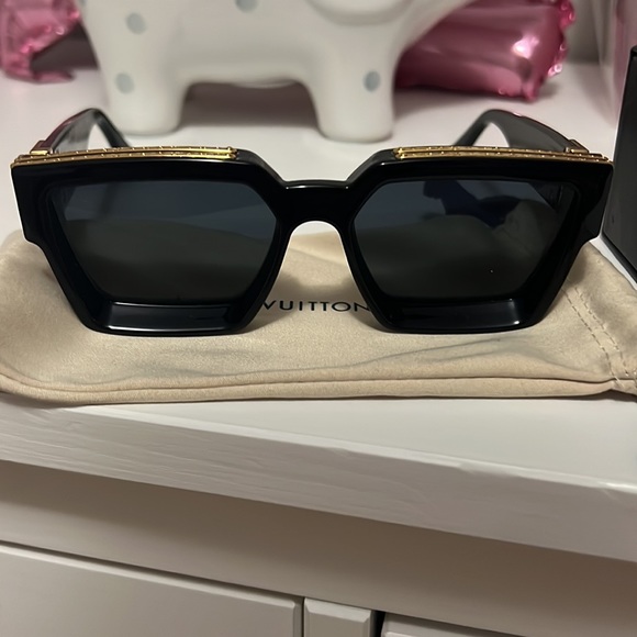 LOUIS VUITTON 1.1 MILLIONAIRES SUNGLASSES - Picture 3 of 5